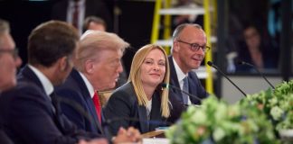 Трамп образив прем’єрку Мелоні, що загрожує італійсько-американським відносинам Трамп образив прем'єрку Мелоні, що викликало дипломатичний скандал.