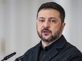 Зеленський вимагає виведення військової техніки з прикордонних областей України Зеленський вимагає виведення російської техніки з прикордонних областей Білорусі.