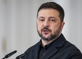 Зеленський вимагає виведення російської техніки з прикордонних областей Білорусі.