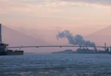 Трамп зупинив відкриття мосту за $4,7 млрд між США та Канадою Новий міжнародний міст Горді Хау, що з’єднує Детройт та Віндзор, на фоні міста та річки.