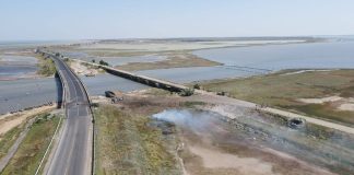Рух через Чонгарський міст у Криму перекрито після нової атаки України Пошкоджений міст у районі Чонгару після атаки України