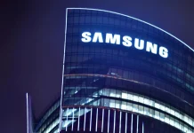 Samsung скорочує робочі місця у США Логотип Samsung на будівлі офісу компанії