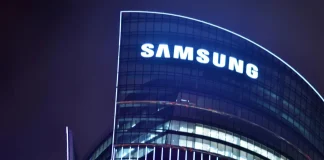 Samsung скорочує робочі місця у США Логотип Samsung на будівлі офісу компанії