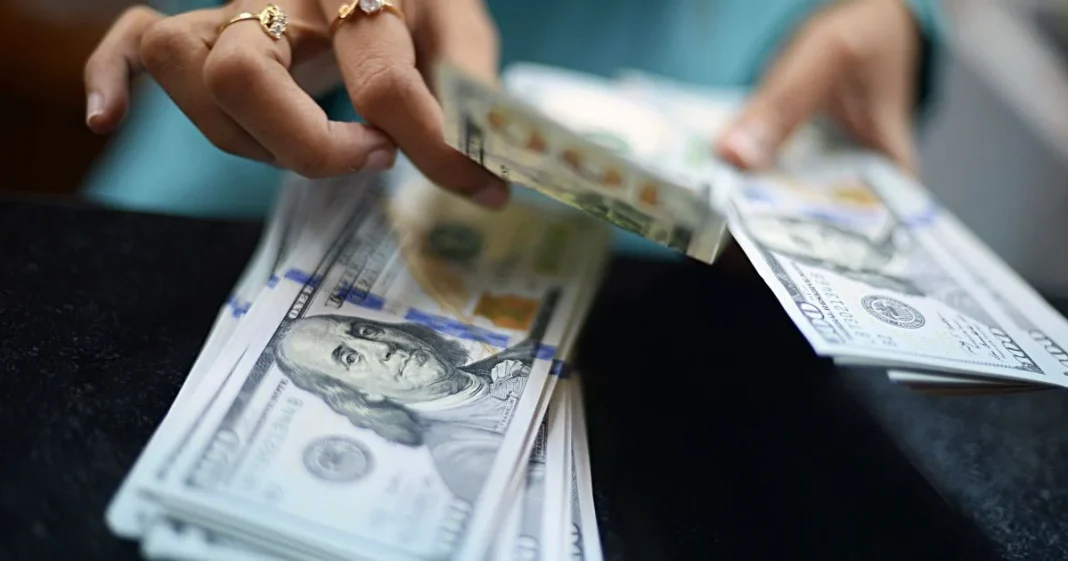Долари Курс долара може різко зрости