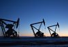 Нафта Brent перевищила $90 на тлі ударів США та Ірану Нафтові вежі на Близькому Сході