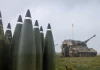 Швейцарія долучилася до механізму НАТО із закупівлі боєприпасів Артилерійські боєприпаси на тлі самохідної артилерійської установки