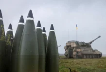 Швейцарія долучилася до механізму НАТО із закупівлі боєприпасів Артилерійські боєприпаси на тлі самохідної артилерійської установки