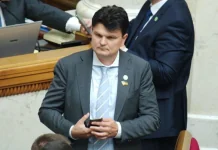 Руслан Горбенко говорить про фінансування зарплат нардепів з траншів ЄС.