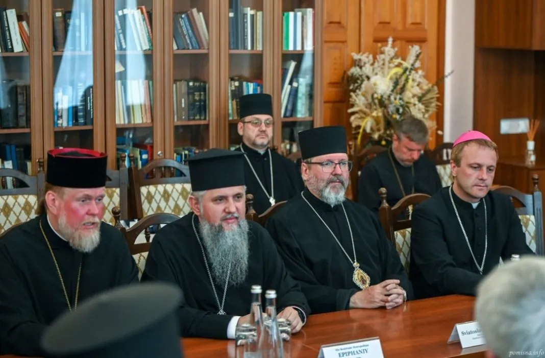 Представники українських церков на зустрічі з делегацією Всесвітньої ради церков у Києві