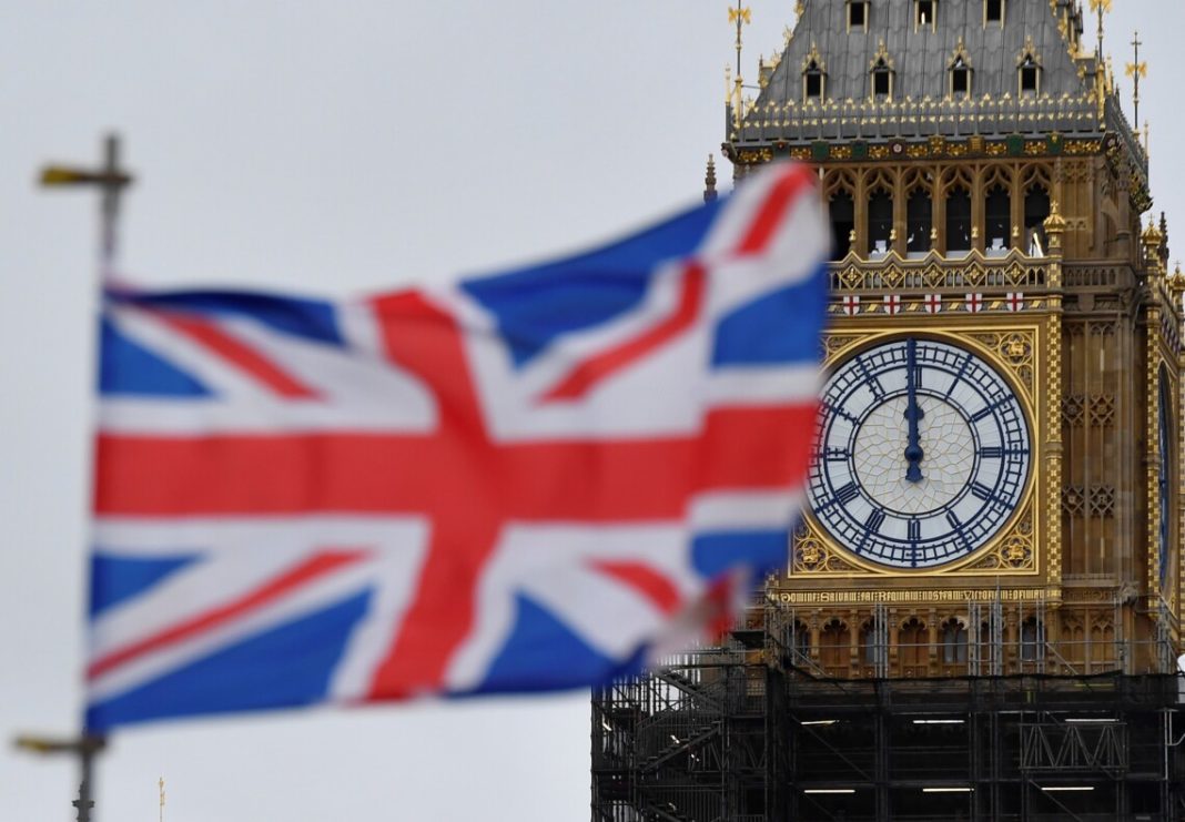180155-1_large The flag of Great Britain against the backdrop of Big Ben in London