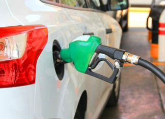 Авто під час заправки