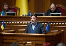 Микита Потураєв подав заяву про складання мандата Микита Потураєв виступає з трибуни Верховної Ради України