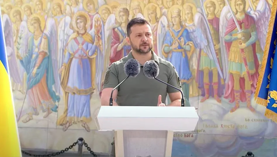 Володимир Зеленський під час виступу 15 липня Володимир Зеленський виступає з нагоди Дня Української Державності
