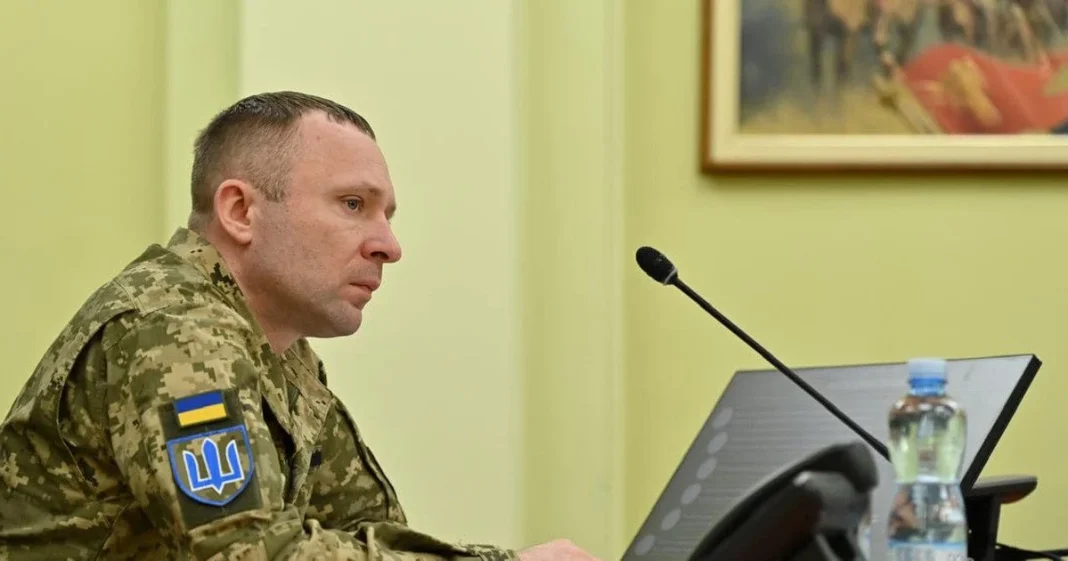 7f512de6a9b8f0fefd4e432d06b93ab9 Михайло Драпатий під час військової наради