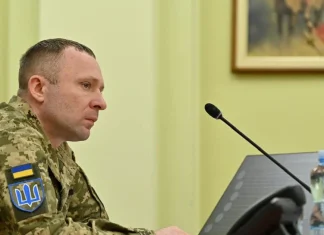 Михайло Драпатий під час військової наради