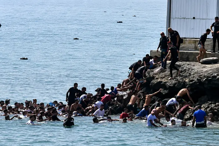 86_main-v1785509368 Migrants reach the coast of the Spanish enclave of Ceuta by swimming