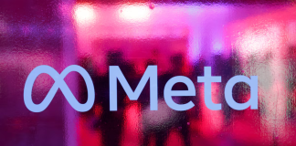 Meta is set to change WhatsApp’s data transfer rules in India Логотипи Meta на склі