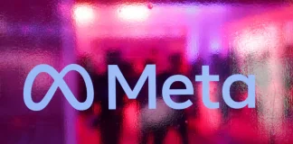 Логотипи Meta на склі