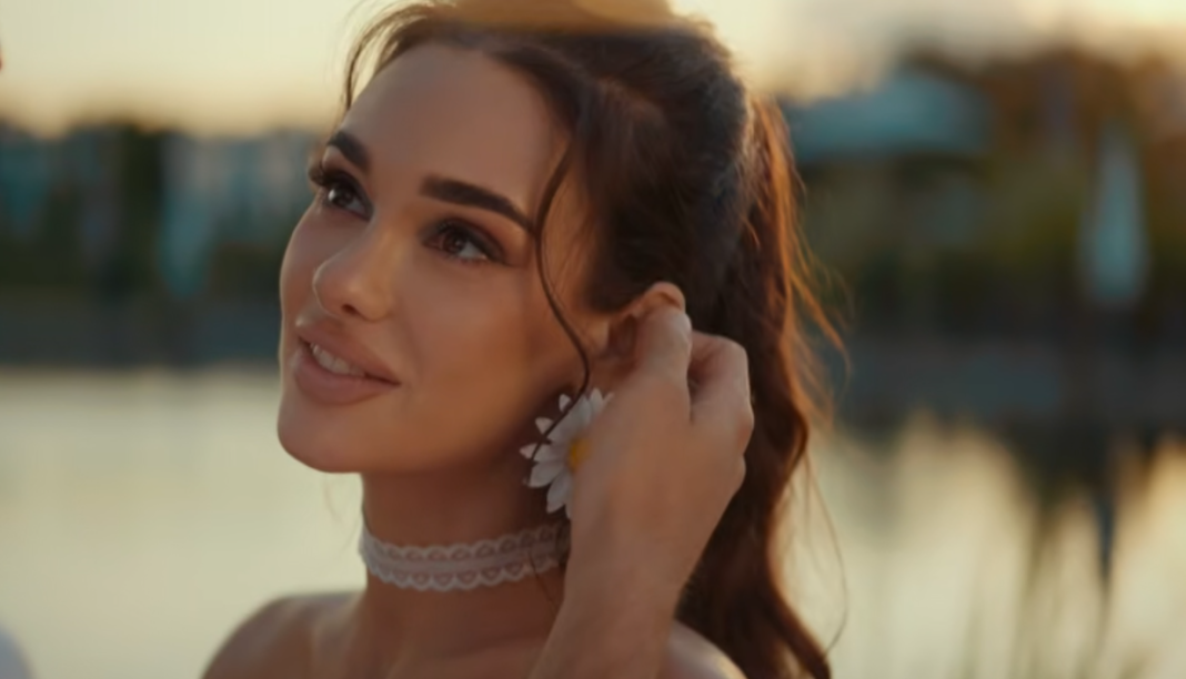 Обкладинка синглу ALINA FEELS «Портал у рай»