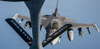США завершили сьому ніч ударів по Ірану Американський винищувач F-16 під час дозаправлення в повітрі