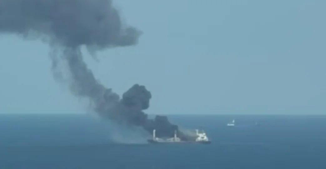 Screenshot_1 Цивільне судно у вогні в Чорному морі біля Одеси