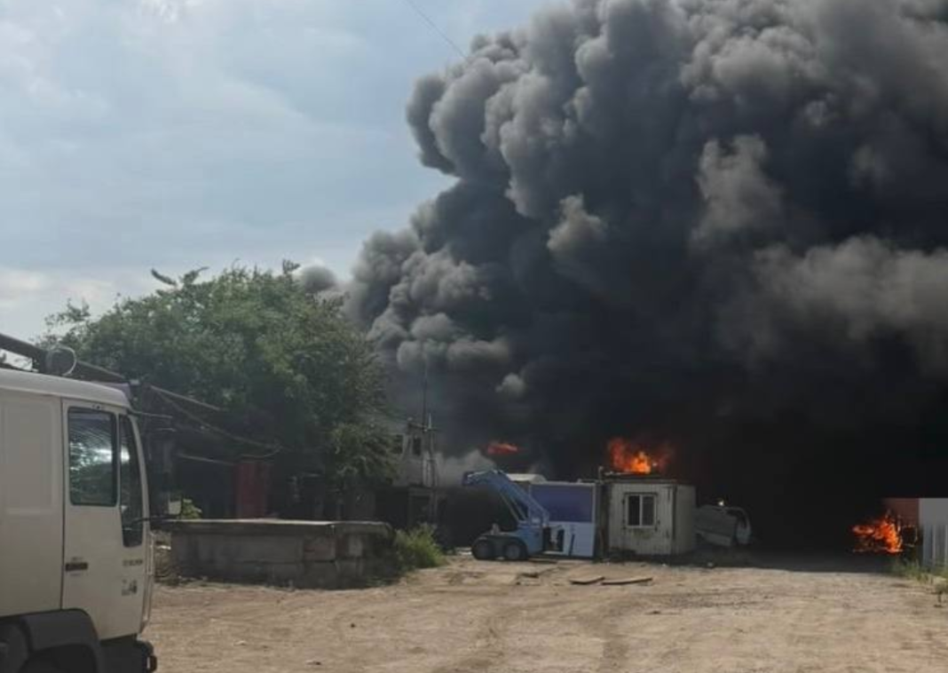 Screenshot_1 Fire following a Russian strike on a civilian business in the Odesa region