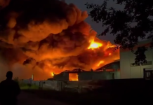 Large-scale fires in Russia: «Ladoga» is on fire near St Petersburg, and in Lipetsk — near NLMK A fire and thick smoke over the industrial estate