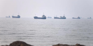 A tanker was attacked in the Strait of Hormuz: the crew abandoned ship Tankers in the Strait of Hormuz