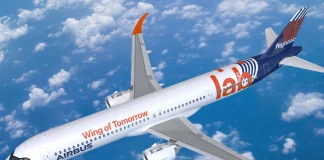 Літак Airbus A321neo в польоті