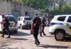 У Кам’янському чоловік підірвав гранату під час перевірки документів Чоловік кинув гранату під час перевірки документів у Кам'янському.