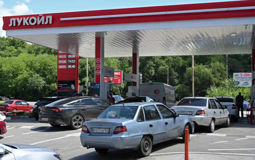 Petrol stations in the Russian Federation Queues at petrol stations in Russia