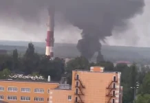 Дим над заводом «Гідростальконструкція» після атаки дронів