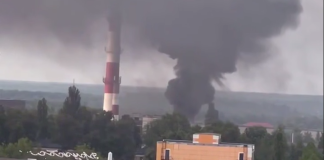 Дим над заводом «Гідростальконструкція» після атаки дронів