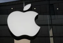 Логотип Apple на офісі