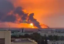 Дрони атакували Ставропольський край РФ Пожежа в промисловій зоні Ставропольського краю після атаки безпілотників із чорним димом над територією.