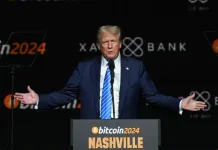 Дональд Трамп під час прес-конференції