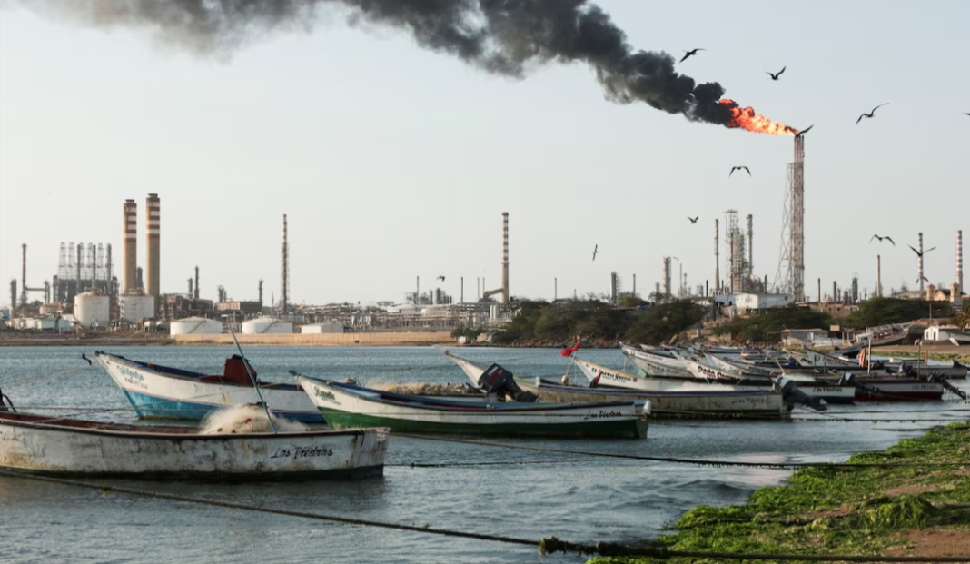 Завод у Венесуелі Трубопроводи на нафтопереробному заводі у Венесуелі