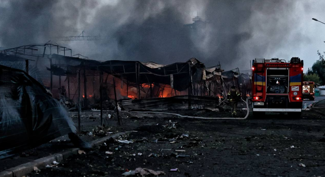 The destroyed market halls at the «Pochayna» market in Kyiv following the Russian attack The destroyed and burnt-out market stalls at the «Pochayna» market in Kyiv following the Russian attack