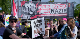 Thousands of protesters tried to disrupt the AfD conference in Germany Protesters in Erfurt are demonstrating against the AfD conference; police are at the scene.