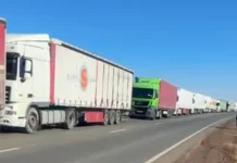 Казахстан посилює контроль на кордонах для боротьби з контрабандою пального Контроль на кордоні Казахстану для запобігання контрабанді пального.