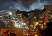 Російський удар зруйнував багатоповерхівку в Києві: під завалами люди Руйнування багатоповерхівки в Києві після російського удару.