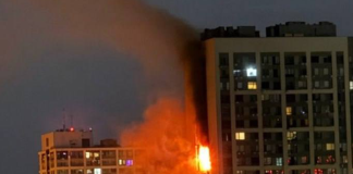 Пожежа в житловому комплексі «Славутич» у Києві після російської атаки.