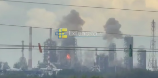 Дим і вогонь на Омському НПЗ після атаки українських дронів.