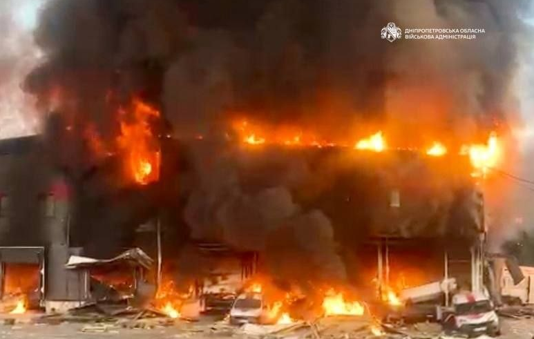 A fire at the «Nova Poshta» terminal in Kryvyi Rih following the Russian attack. A fire at the «Nova Poshta» terminal in Kryvyi Rih following the Russian attack.