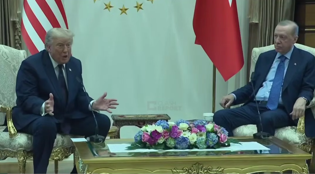 Donald Trump at a press conference on the peace agreement between Ukraine and the Russian Federation. Donald Trump at a press conference on the peace agreement between Ukraine and the Russian Federation.