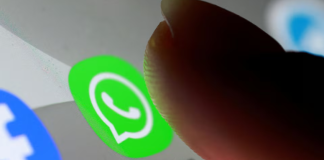 Індія вимагає від WhatsApp призупинити запуск імен користувачів Логотип WhatsApp на фоні тексту про заборону запуску нової функції в Індії.