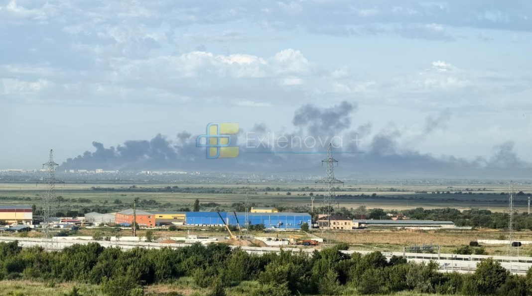 Фото оптико-механічного заводу в Азові