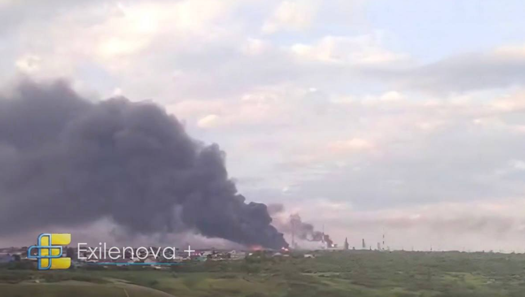 Fire at the Syzran oil refinery following a drone attack Fire at the Syzran oil refinery following a drone attack