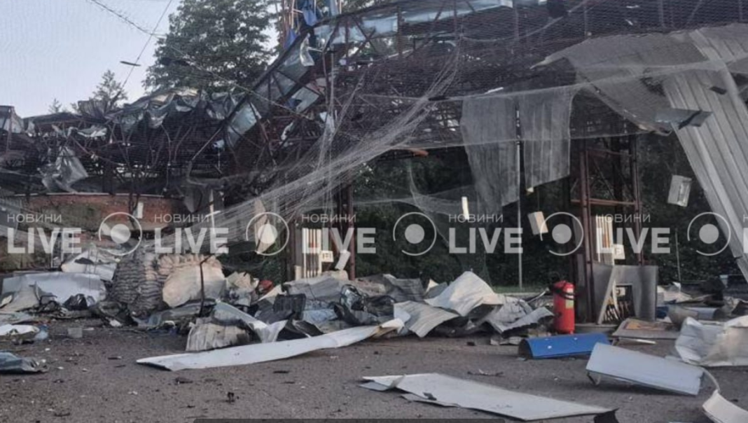 Drone attack on a petrol station in Izium; fire. Drone attack on a petrol station in Izium; fire.
