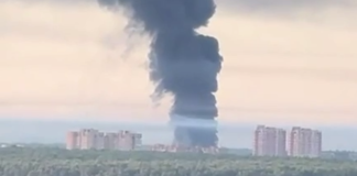 Стовп чорного диму після атаки безпілотників у Московській області